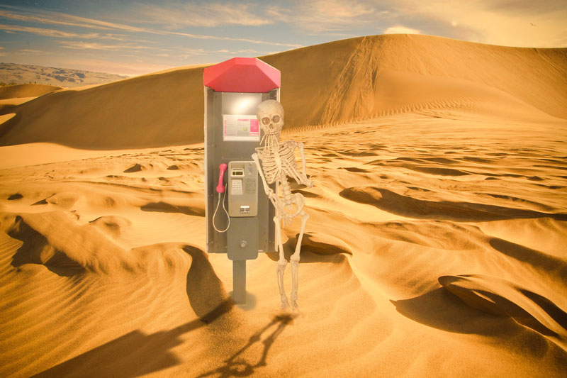 Telefonzelle in Wüste